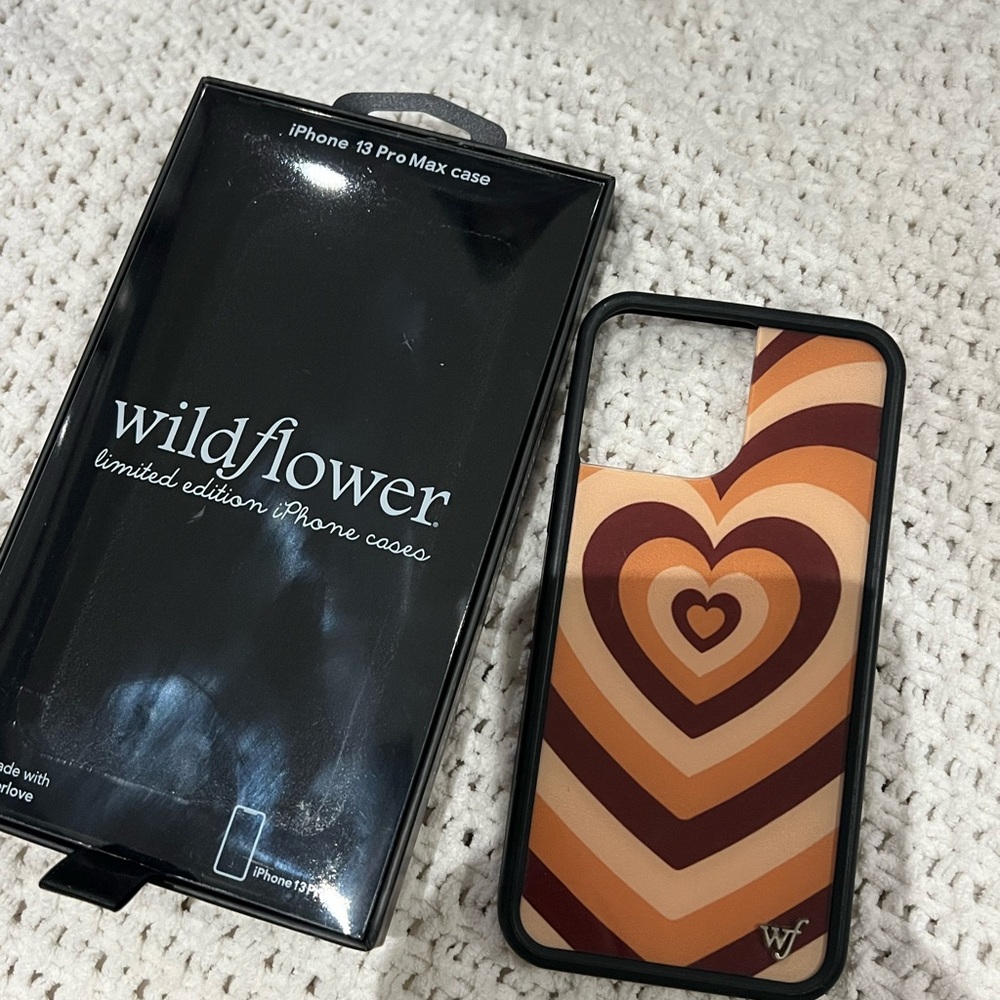 Wildflowers Heart Pattern iPhone 13 Pro Max Case - Brown and Tan